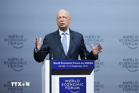 Giáo sư Klaus Schwab, Người sáng lập, Chủ tịch điều hành Diễn đàn Kinh tế thế giới (WEF) phát biểu tại diễn đàn. (Ảnh: Lâm Khánh/TTXVN)