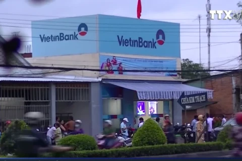[Video] Đối tượng cầm súng cướp ngân hàng Vietinbank Tiền Giang