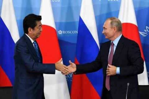Thủ tướng Nhật Bản Shinzo Abe và Tổng thống Nga Vladimir Putin. (Nguồn: indianexpress.com)