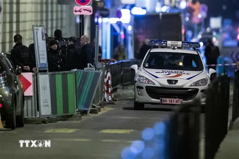 Cảnh sát được triển khai tại thủ đô Paris, Pháp. (Ảnh: THX/TTXVN)