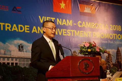 Đại sứ Việt Nam tại Campuchia Vũ Quang Minh phát biểu tại diễn đàn. (Ảnh: TTXVN)
