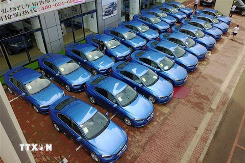 Xe ôtô BMW được trưng bày tại một đại lý ở tỉnh Liêu Ninh, Trung Quốc. (Ảnh: AFP/TTXVN)