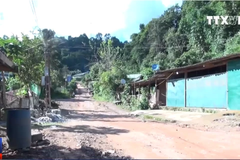 [Video] Hiện tượng nứt gãy nền đất trầm trọng tại Điện Biên