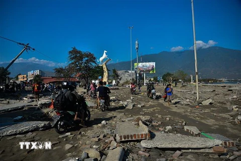 Hiện trường đổ nát sau vụ động đất và sóng thần tại Palu, Trung Sulawesi, Indonesia ngày 1/10. (Ảnh: THX/TTXVN)