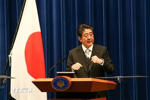 Thủ tướng Nhật Bản Shinzo Abe trong cuộc họp báo tại Tokyo ngày 2/10/2018. (Ảnh: THX/TTXVN)