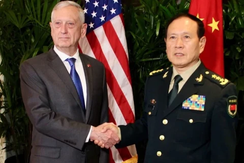 Bộ trưởng Quốc phòng Mỹ James Mattis và người đồng cấp Trung Quốc Ngụy Phụng Hòa. (Nguồn: scmp.com)