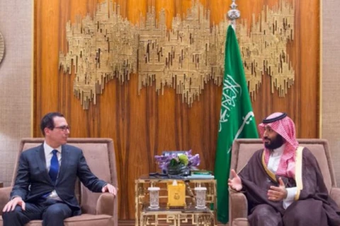 Bộ trưởng Tài chính Mỹ Steven Mnuchin và Thái tử Saudi Arabia Mohammed bin Salman. (Nguồn: cnbc.com)