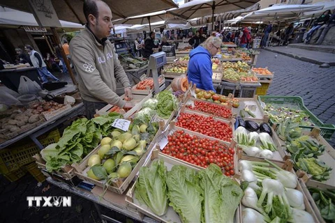 Một khu chợ ở Rome, Italy. (Ảnh: AFP/TTXVN)