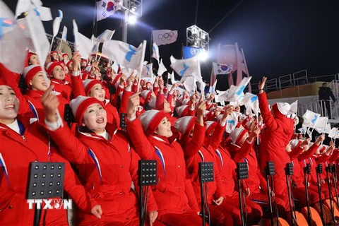 Các cổ động viên Triều Tiên tại Olympic PyeongChang, phía đông Seoul, Hàn Quốc ngày 9/2. (Nguồn: Yonhap/TTXVN)