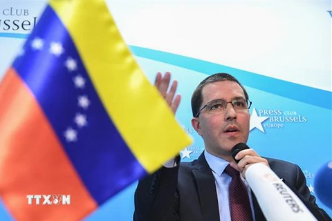 Ngoại trưởng Venezuela Jorge Arreaza tại cuộc họp báo ở Brussels , Bỉ. (Ảnh: AFP/TTXVN)