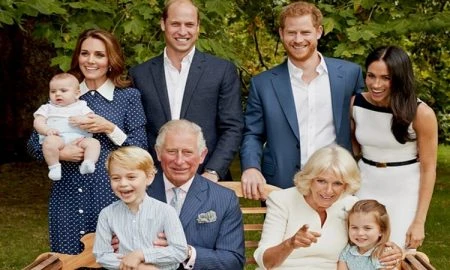 Dân chúng phát sốt với bức ảnh gia đình của Hoàng gia Anh