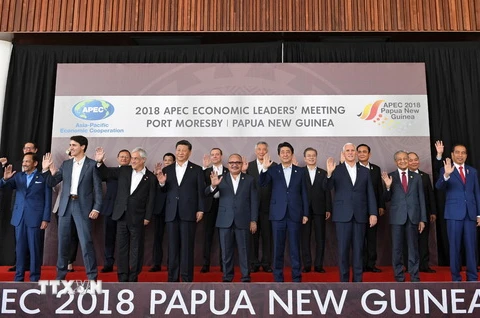 Lãnh đạo các nền kinh tế thành viên APEC chụp ảnh chung tại Hội nghị Cấp cao APEC ở Port Moresby, Papua New Guinea, ngày 18/11/2018. (Ảnh: AFP/TTXVN)