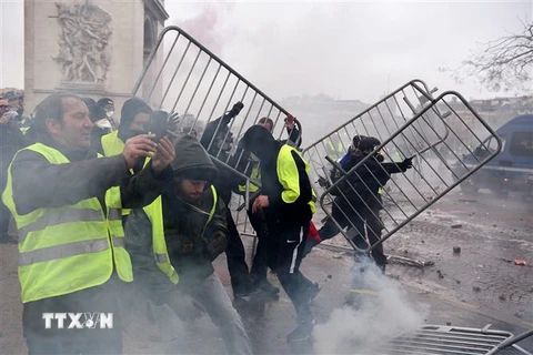 [Video] Chính phủ Pháp xem xét áp đặt tình trạng khẩn cấp