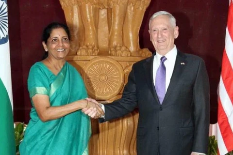 Bộ trưởng Quốc phòng Mỹ James Mattis và Ấn Độ Nirmala Sitharaman. (Nguồn: PTI)