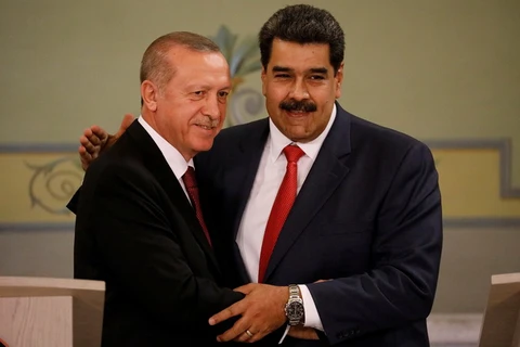 Tổng thống Venezuela Nicolas Maduro (phải) và người đồng cấp Thổ Nhĩ Kỳ Recep Tayyip Erdogan. (Nguồn: Reuters)