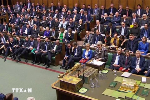 Thủ tướng Anh Theresa May phát biểu trong phiên họp Hạ viện tại thủ đô London. (Ảnh: AFP/TTXVN)