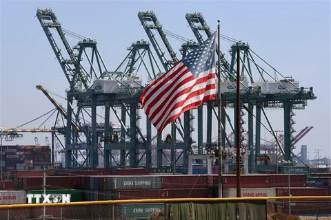 Hàng hóa Trung Quốc được xếp tại cảng Long Beach, Los Angeles, Mỹ ngày 29/9/2018. (Ảnh: AFP/TTXVN)