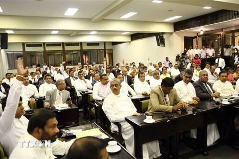 Các nghị sỹ tại một phiên họp Quốc hội Sri Lanka ở Colombo ngày 2/11/2018. (Ảnh: THX/TTXVN)