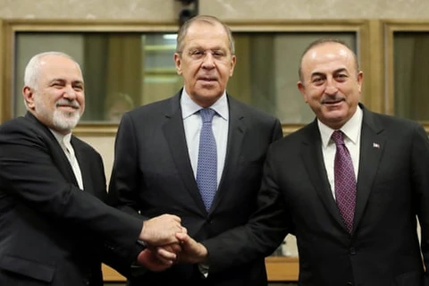 Ngoại trưởng Nga Sergei Lavrov và người đồng cấp Iran, Thổ Nhĩ Kỳ là ông Javad Zarif và ông Mevlut Cavusoglu. (Nguồn: Reuters)