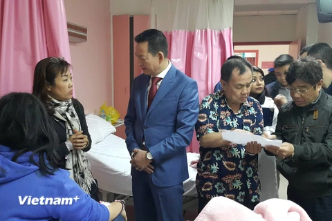 [Photo] Đại sứ Việt Nam tại Ai Cập thăm hỏi nạn nhân trong vụ đánh bom