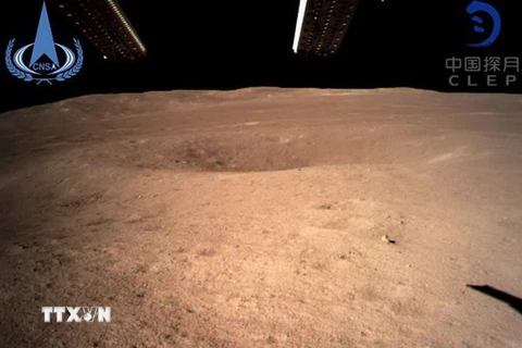 Hình ảnh bề mặt tối của Mặt Trăng do Tàu thăm dò vũ trụ Hằng Nga 4 của Trung Quốc chụp ngày 3/1/2019. (Ảnh: THX/TTXVN)