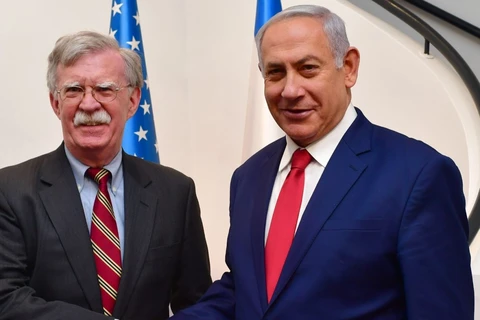 Thủ tướng Israel Benjamin Netanyahu (phải) và Cố vấn An ninh quốc gia Mỹ John Bolton. (Nguồn: jta.org)
