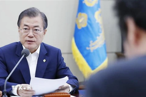 Tổng thống Hàn Quốc Moon Jae-in chủ trì một cuộc họp Hội đồng An ninh quốc gia tại Seoul. (Ảnh: Yonhap/TTXVN)