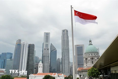 Quốc kỳ Singapore trên một tòa nhà Bảo tàng Quốc gia Singapore. (Ảnh: AFP/TTXVN)