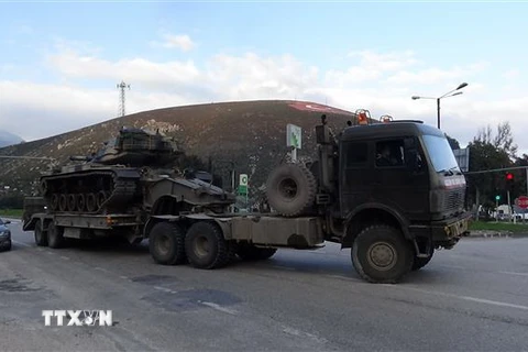 Đoàn xe quân sự Thổ Nhĩ Kỳ được triển khai tại tỉnh Hatay, giáp giới Syria ngày 14/1/2019. (Ảnh: THX/TTXVN)