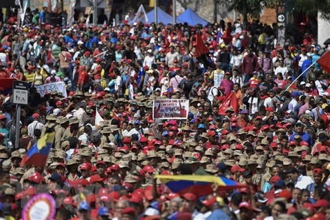 Người dân Venezuela tham gia tuần hành ủng hộ Chính phủ của Tổng thống Nicolas Maduro tại Caracas ngày 23/1/2019. (Nguồn: AFP/ TTXVN)
