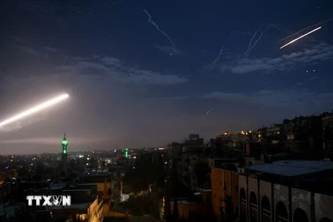 Tên lửa phòng không của Syria ngăn chặn một vụ tấn công bằng tên lửa trên bầu trời Damascus ngày 21/1/2019. (Ảnh: THX/TTXVN)