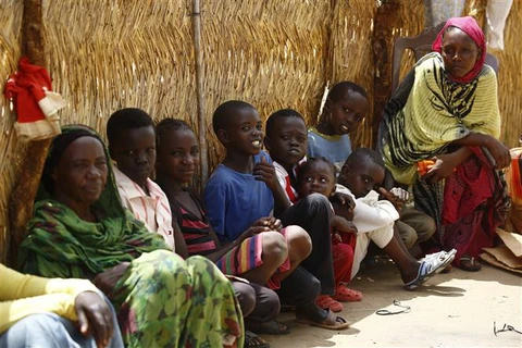 Người dân Nam Sudan tại trại tị nạn Al-Nimir, Đông Darfur, Sudan. (Ảnh: AFP/TTXVN)