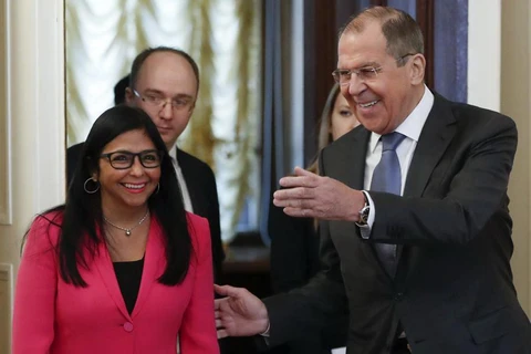 Phó Tổng thống Venezuela Delcy Rodriguez (trái) và Ngoại trưởng Nga Sergey Lavrov. (Nguồn: daytondailynews.com)