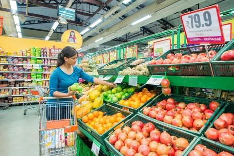 Người dân mua sắm tại một siêu thị ở Ấn Độ. (Nguồn: freshfruitportal.com)