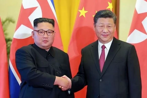 Chủ tịch Triều Tiên Kim Jong-un (trái) và Chủ tịch Trung Quốc Tập Cận Bình. (Nguồn: AFP)