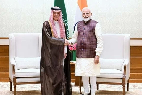 Thủ tướng Ấn Độ Narendra Modi và Quốc vụ khanh Đối ngoại Saudi Arabia. (Nguồn: ndtv.com)