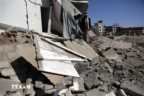 Hiện trường một vụ oanh tạc tại Sanaa, Yemen ngày 1/2/2019. (Ảnh: THX/TTXVN)
