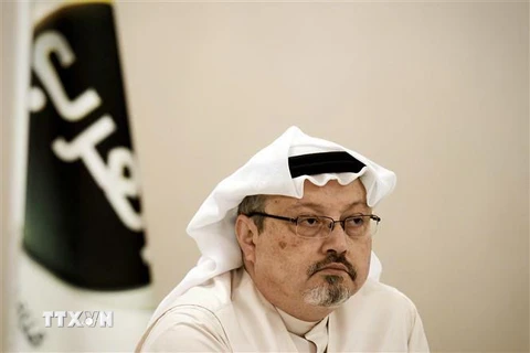 Nhà báo Jamal Khashoggi tại cuộc họp báo ở Bahrain ngày 15/12/2014. (Ảnh: AFP/TTXVN)
