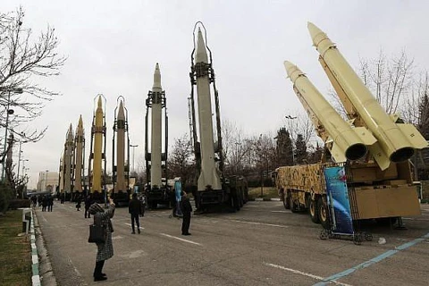Tên lửa Iran tại một triển lãm ở Tehran. (Nguồn: AFP)
