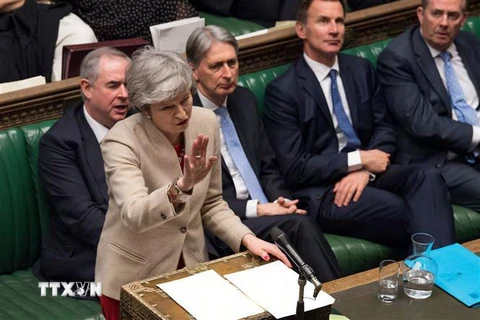 Thủ tướng Anh Theresa May (trái, phía trước) phát biểu tại phiên họp của Hạ viện về thỏa thuận Brexit tại London, ngày 29/3/2019. (Ảnh: AFP/TTXVN)