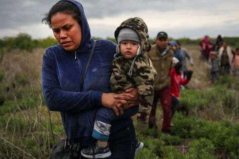 Người di cư đổ về biên giới Mexico-Mỹ. (Nguồn: Reuters)