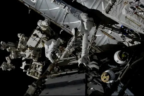 Nhà du hành David Saint-Jacques thực hiện chuyến đi bộ ngoài không gian hôm 8/4. (Nguồn: NASA)