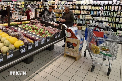 Người dân mua sắm tại một siêu thị ở Trebes, Pháp. (Ảnh: AFP/TTXVN0