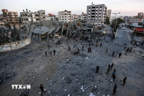Cảnh đổ nát sau loạt không kích của máy bay Israel xuống Dải Gaza ngày 5/5/2019. (Ảnh: THX/TTXVN)