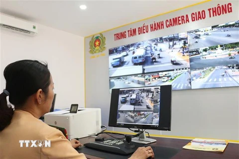 Một Trung tâm Điều hành camera quan sát, giám sát an ninh và xử lý vi phạm giao thông. (Ảnh: Công Mạo/TTXVN)