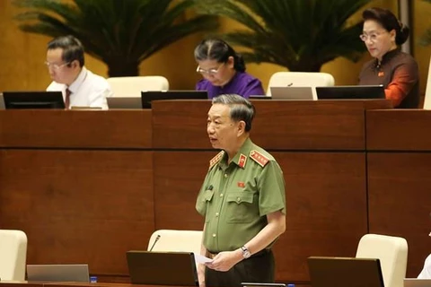 Bộ trưởng Bộ Công an Tô Lâm trả lời chất vấn của đại biểu Quốc hội. (Ảnh: Phương Hoa/TTXVN)