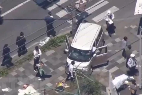 Hiện trường vụ xe ôtô lao vào các bé mẫu giáo trên phần đường dành cho người đi bộ ở thành phố Otsu, tỉnh Shiga, Nhật Bản sáng 8/5. (Ảnh: NHK/TTXVN)