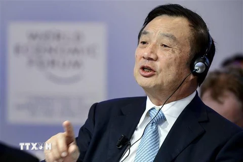 Nhà sáng lập Huawei Nhậm Chính Phi phát biểu tại một cuộc họp ở Davos, Thụy Sĩ. (Ảnh: AFP/TTXVN)
