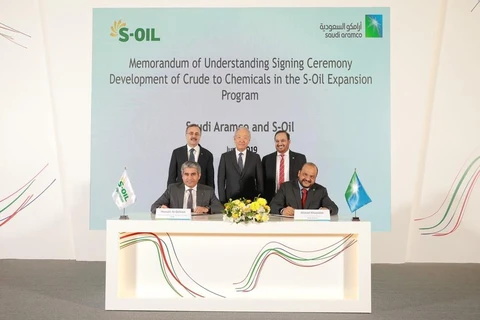 Quang cảnh lễ ký kết giữa tập đoàn dầu khí Aramco của Saudi Arabia với công ty lọc dầu S-Oil của Hàn Quốc. (Nguồn: ewswire.ca)