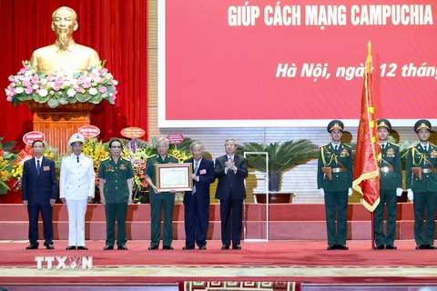 Lễ đón nhận Huân chương Sao vàng của lực lượng chuyên gia Việt Nam